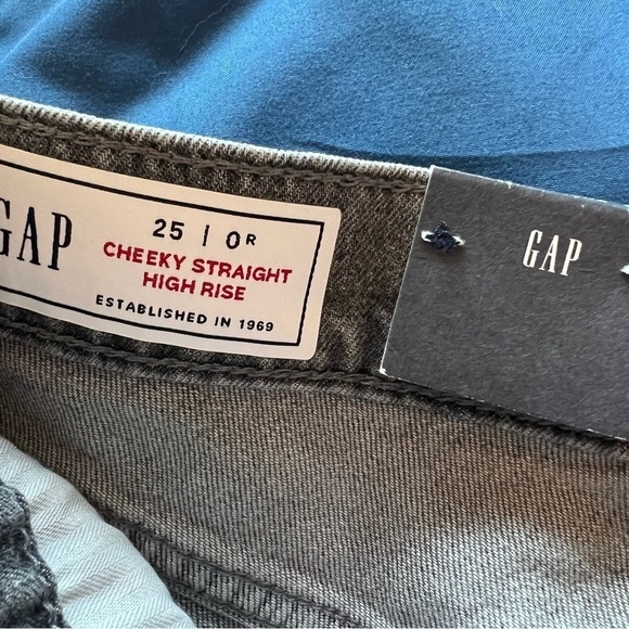 Gap | NWT High Rise Cheeky Straight Jeans - Picture 7 of 8